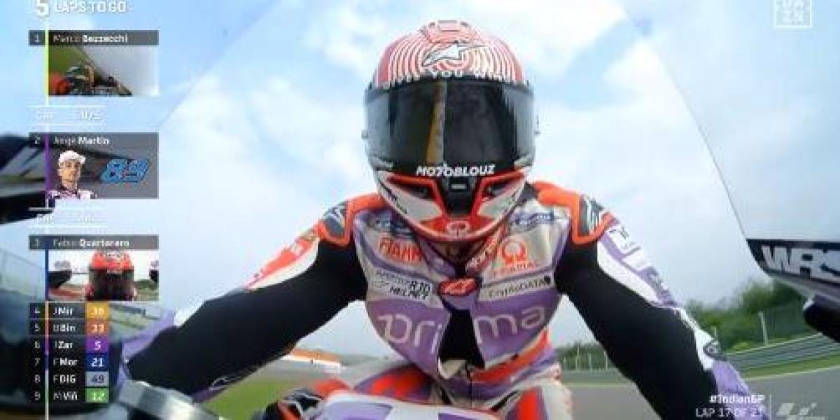 La cremallera del mono casi le cuesta la descalificación a Martín