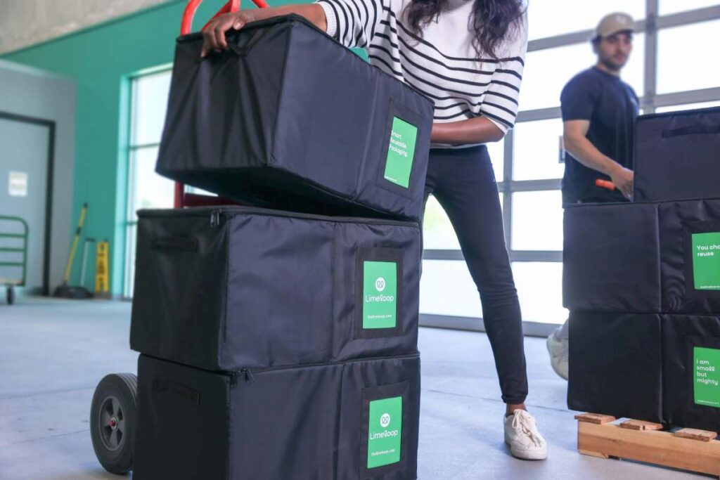 Los elegantes sobres reutilizables de LimeLoop buscan reemplazar las cajas de cartón