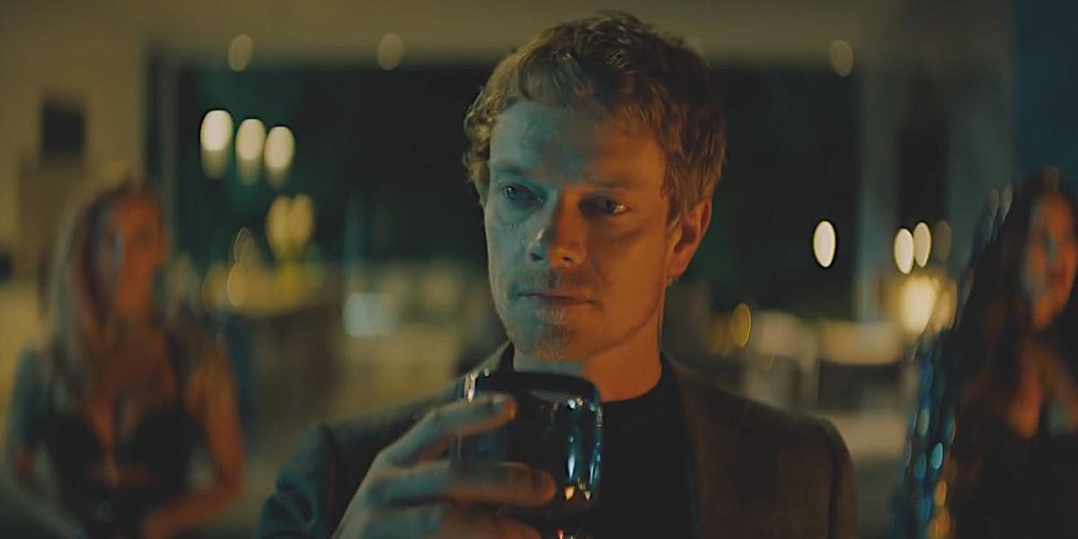 Megan Fox y Alfie Allen son vampiros en el tráiler de la película Night Teeth