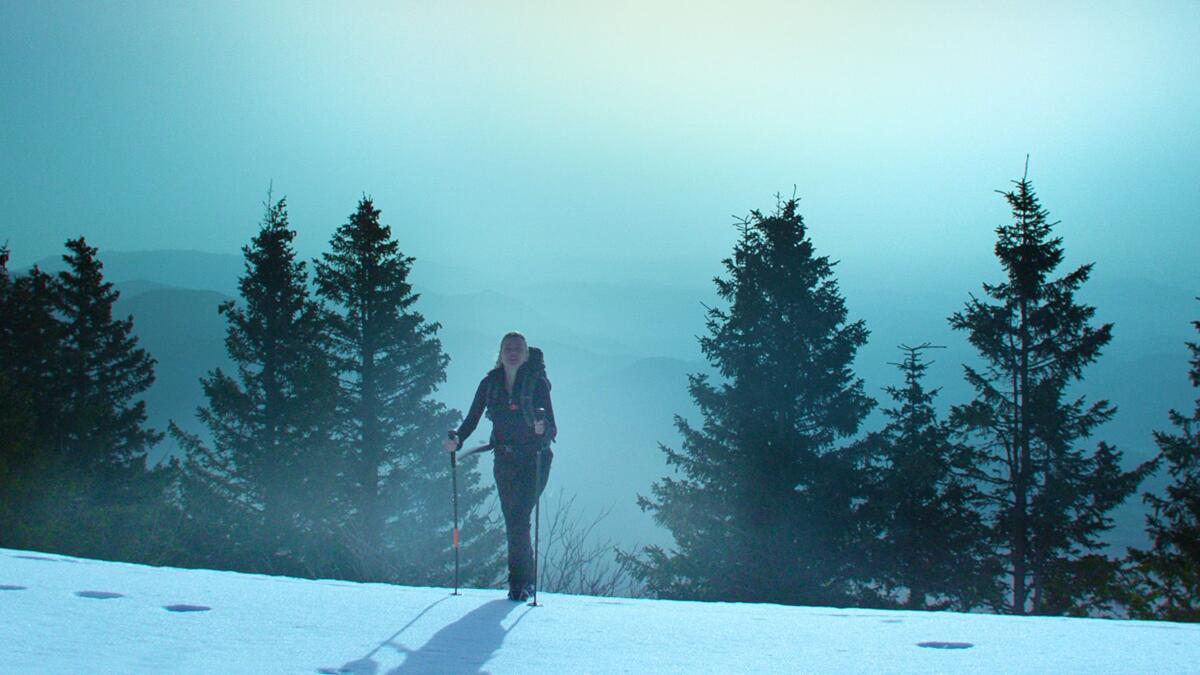 Naomi Watts desafía una tormenta de nieve en el tráiler de Infinite Storm