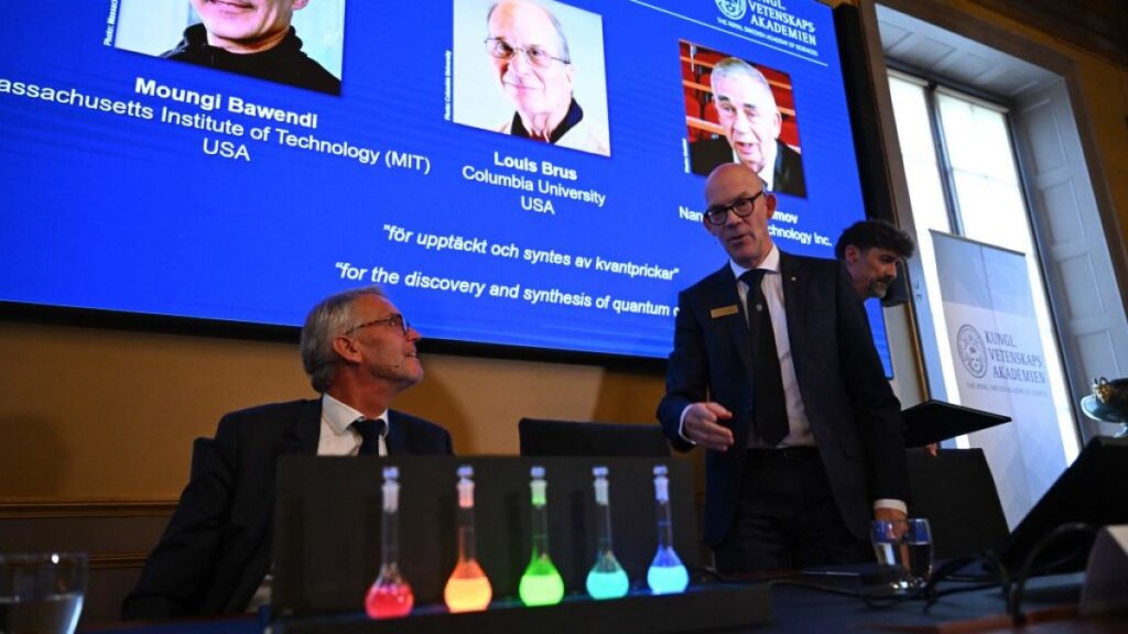 Otorgan el Nobel de Química a tres científicos por su labor con diminutos puntos cuánticos