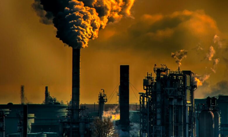 Pérdidas mundiales por clima extremo podrían alcanzar 5 billones de dólares: Lloyd's
