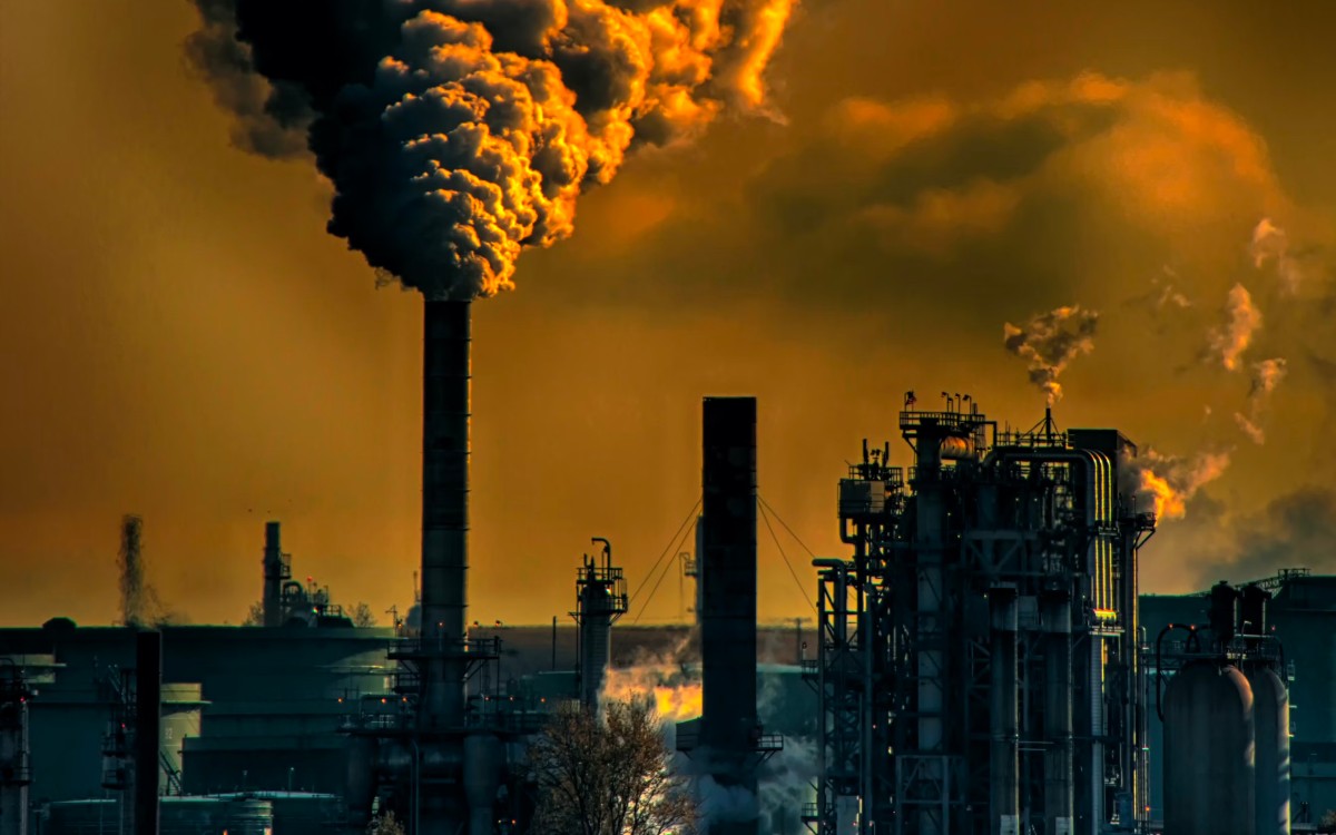 Pérdidas mundiales por clima extremo podrían alcanzar 5 billones de dólares: Lloyd's