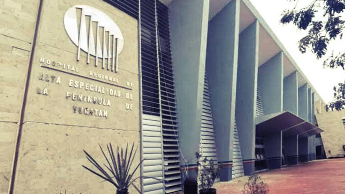 Se desploma elevador con 12 personas en hospital de Yucatán