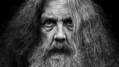 "Se sintió como una amputación": Alan Moore revela el dolor de repudiar a los icónicos Watchmen y V de Vendetta Comics