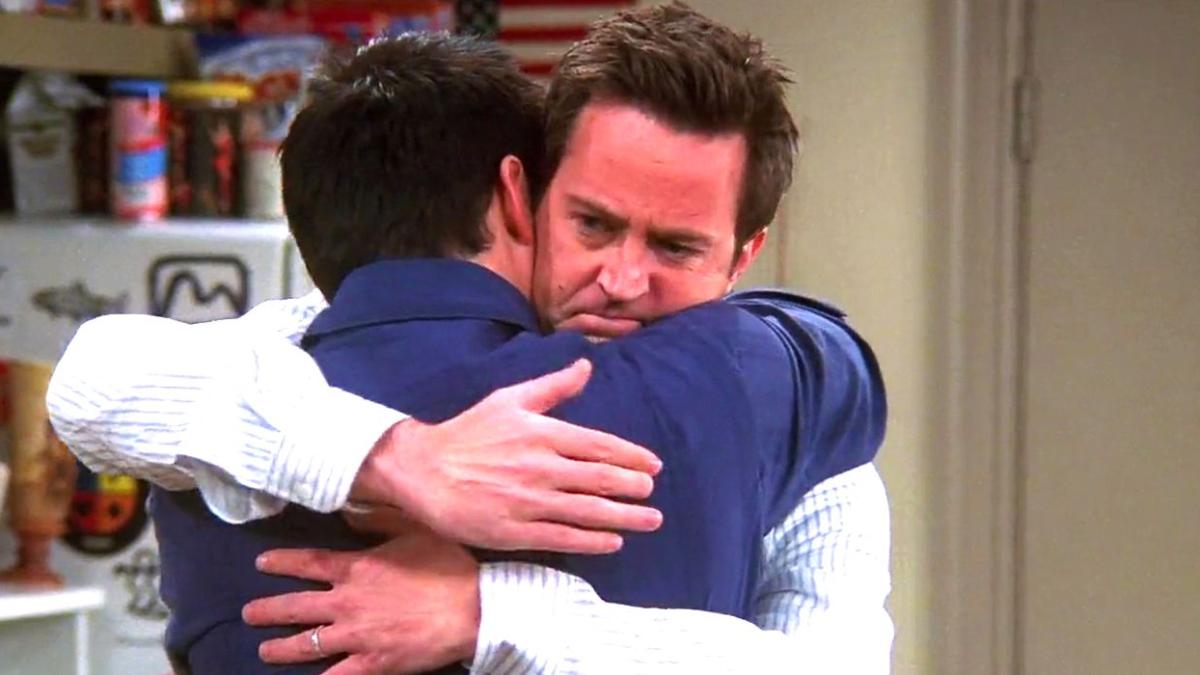 "Todos nuestros amigos hasta el final": los fanáticos de Friends reaccionan de manera desgarradora a la muerte de Matthew Perry