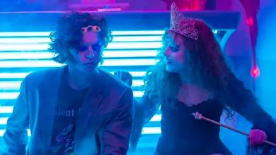 Tráiler de Lisa Frankenstein: un estudiante de secundaria reanima a Cole Sprouse en una cama de bronceado reutilizada