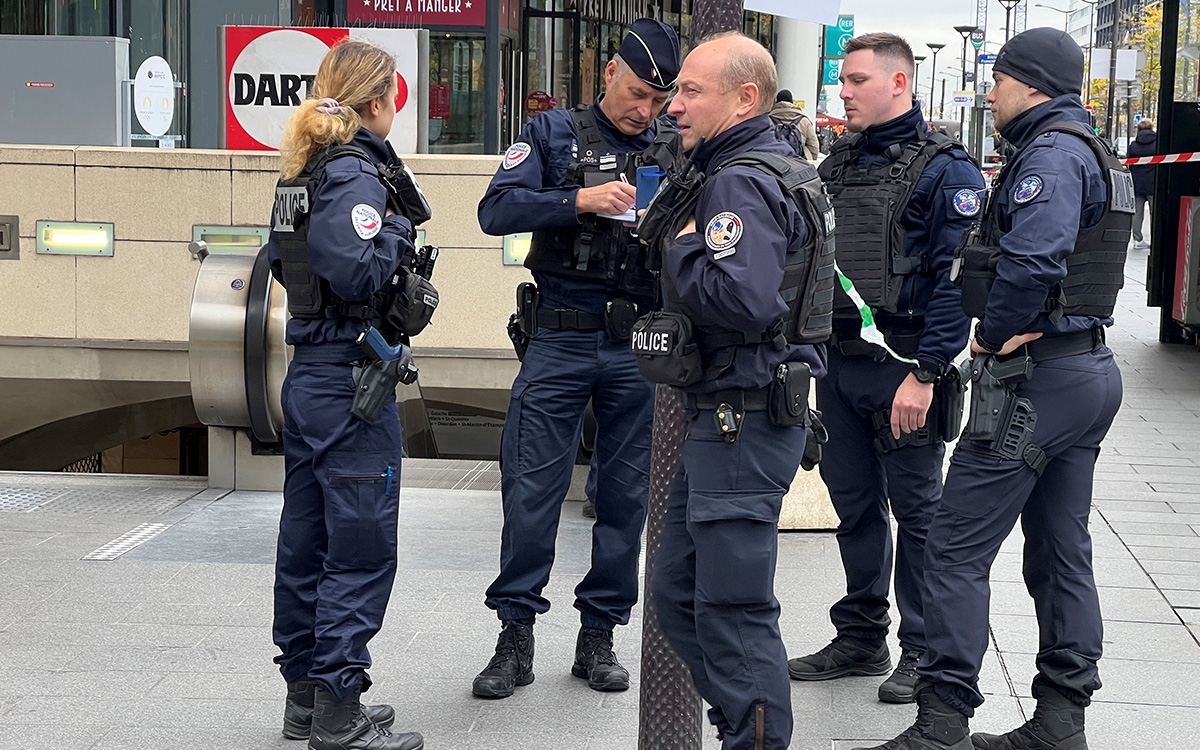 ‘Van a morir todos’; Balean a mujer que amenazó en metro de París