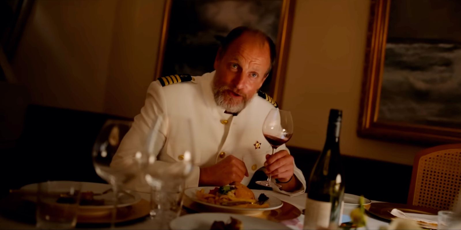 Woody Harrelson capitanea un barco que se hunde en el tráiler del Triángulo de tristeza
