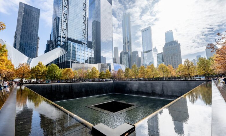 se meten al monumento en honor a las víctimas del 9/11