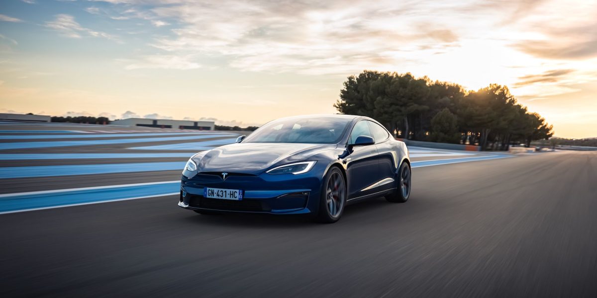 ¿Cómo funciona el programa de intercambio de Tesla y qué vehículos se aceptan?