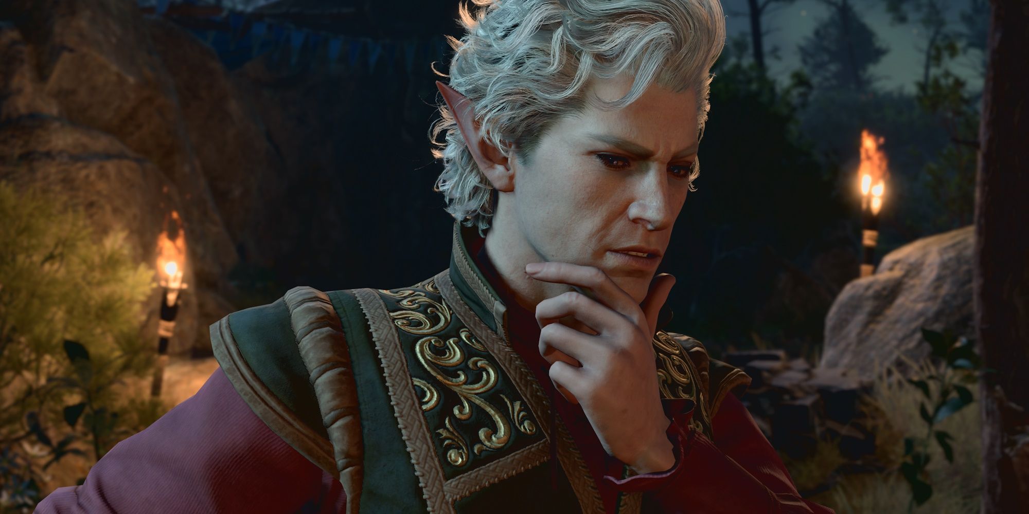 Astarion de Baldur's Gate 3 se acaricia la barbilla mientras piensa.