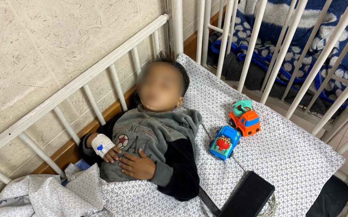 Ahmed de 4 años pierde a sus padres y ambas piernas tras dos bombardeos de Israel en Gaza