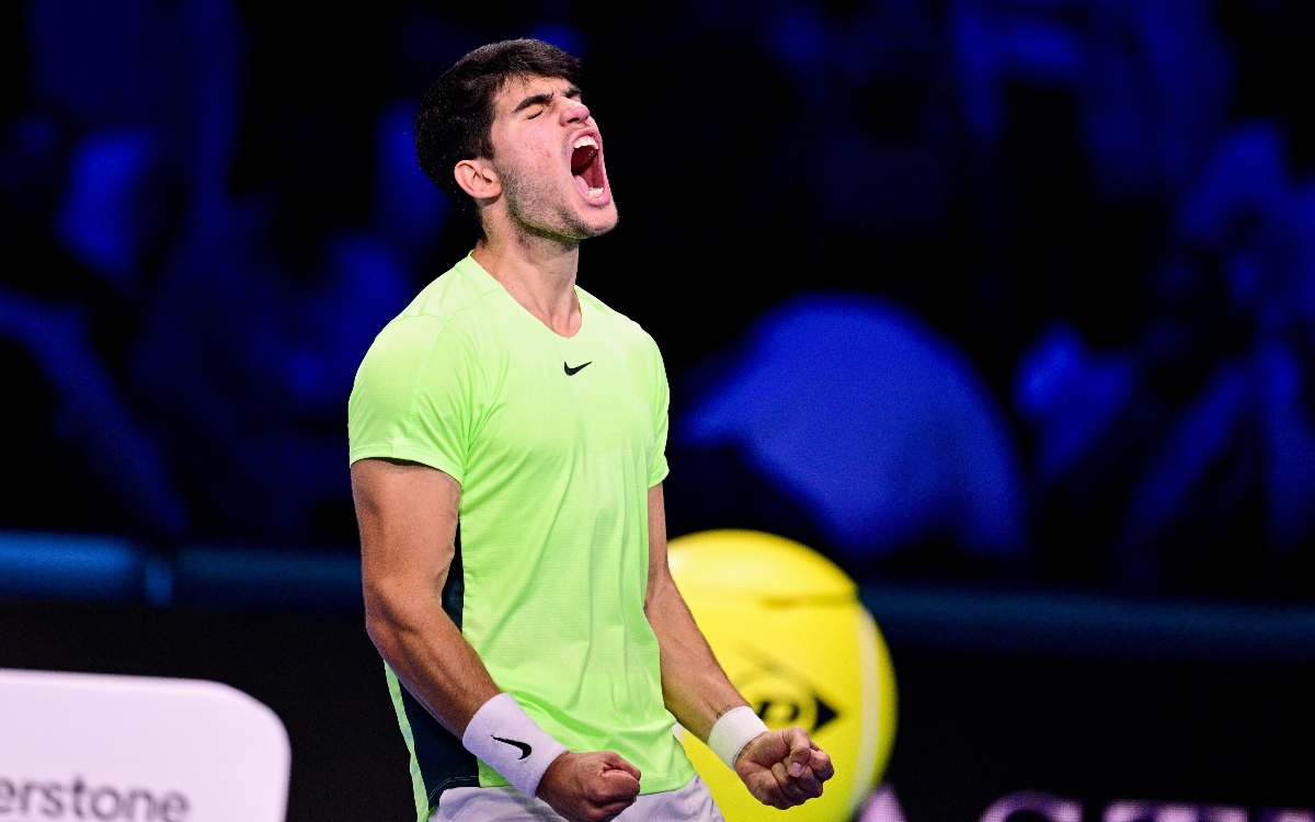 Alcaraz vence a Medvedev y se cita con Djokovic en semifinales de las ATP Finals