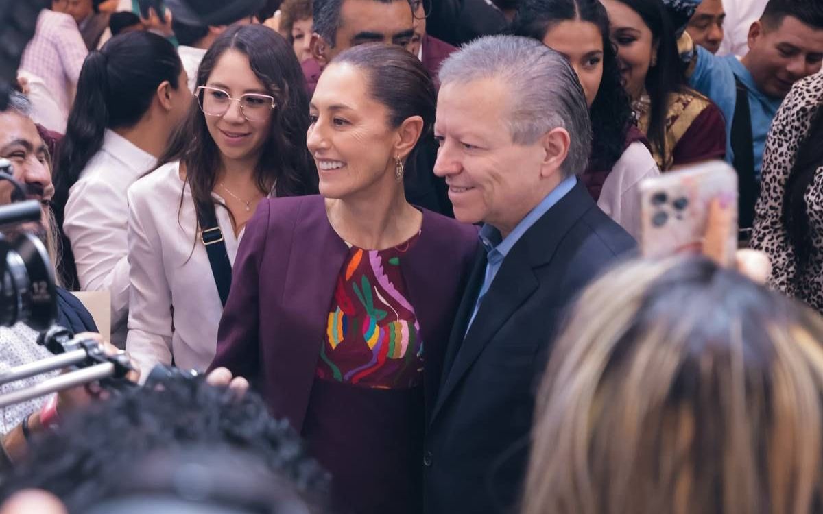 Arturo Zaldívar acude a registro de Sheinbaum como precandidata; Ebrard, el gran ausente