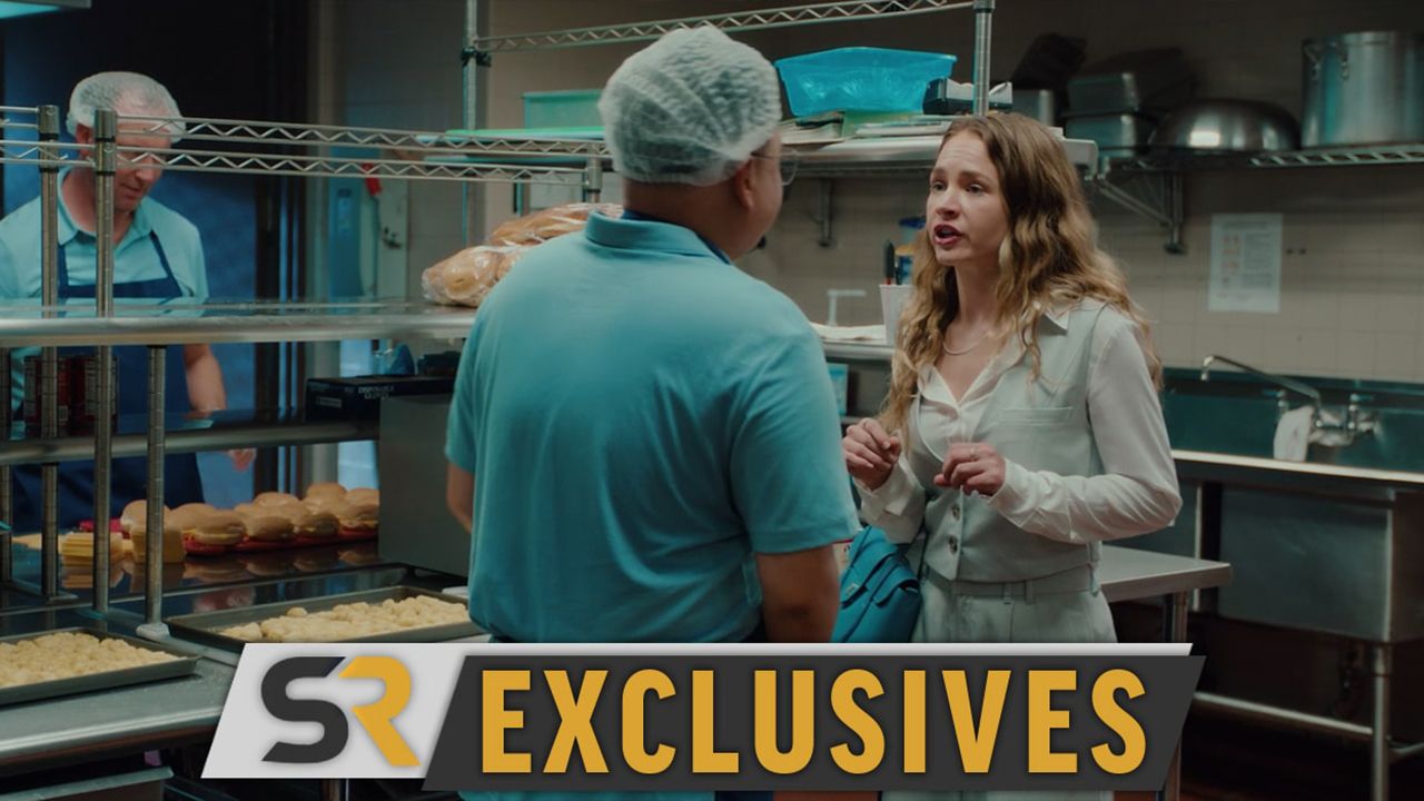 Britt Robertson regresa a la universidad en la reeducación de Molly Singer [EXCLUSIVE CLIP]