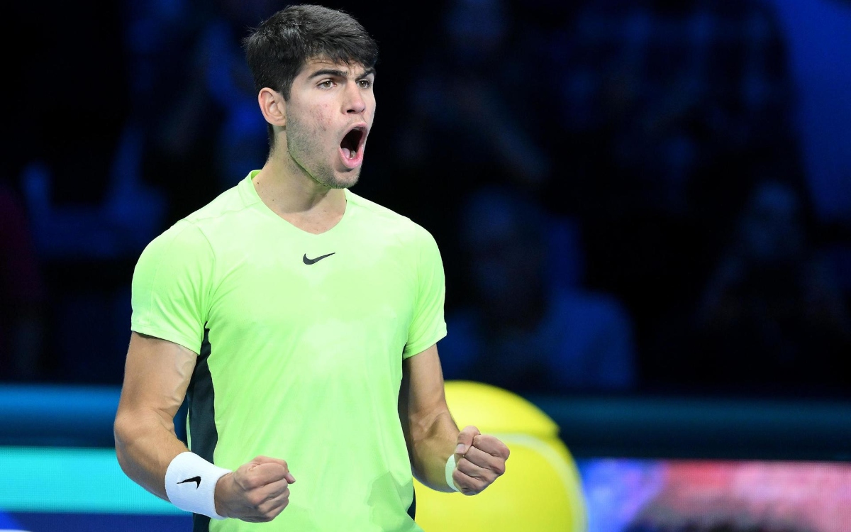 Carlos Alcaraz firma su primera victoria en las Finales ATP contra Rublev | Video