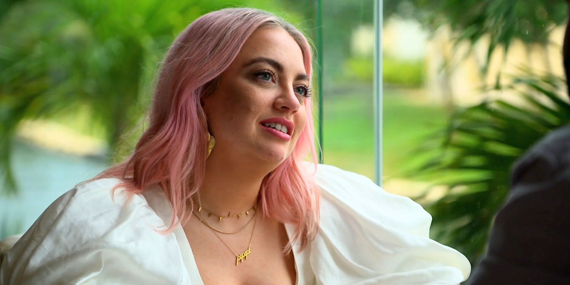 Becca de MAFS temporada 17 con top blanco