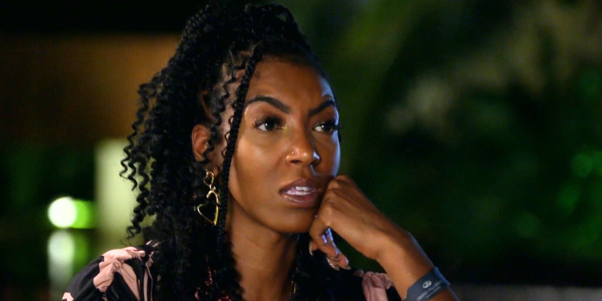 Lauren de Married at First Sight Temporada 17 sentada frente a Orion con expresión molesta en su rostro 2