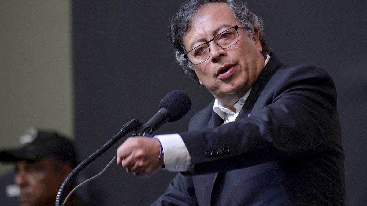 Colombia: Exnegociadora con ELN pide a Petro que aclare si tiene un 'problema de adicción'