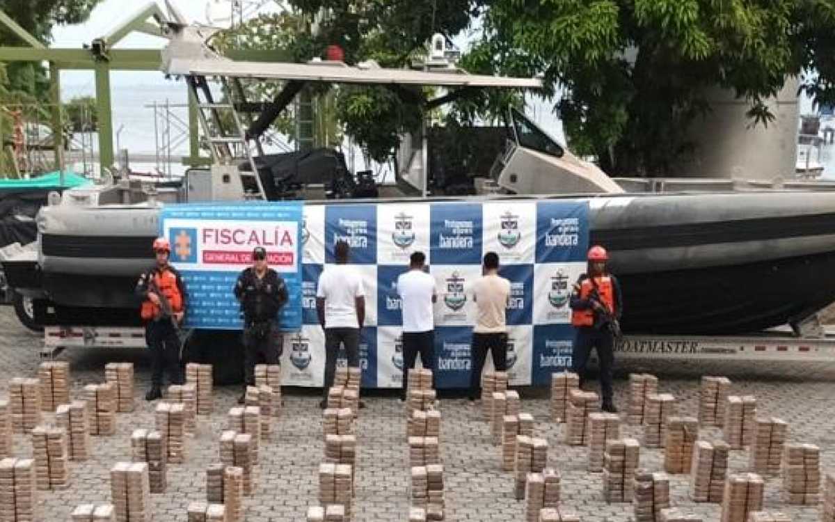 Colombia intercepta sumergible con casi dos toneladas de cocaína