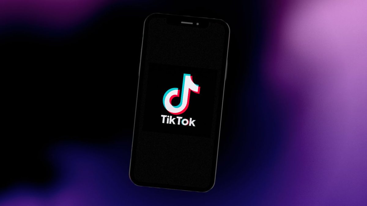 Cómo activar el desplazamiento automático en TikTok y mirar con manos libres