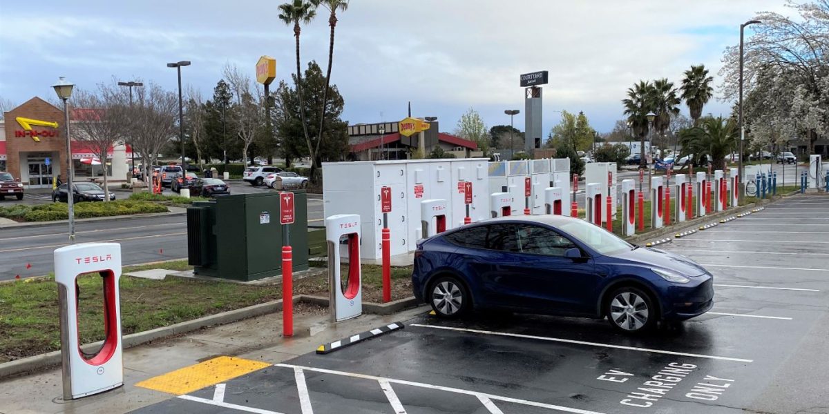 Cómo evitar las tarifas de inactividad del supercargador (VE de Tesla y de otros fabricantes)