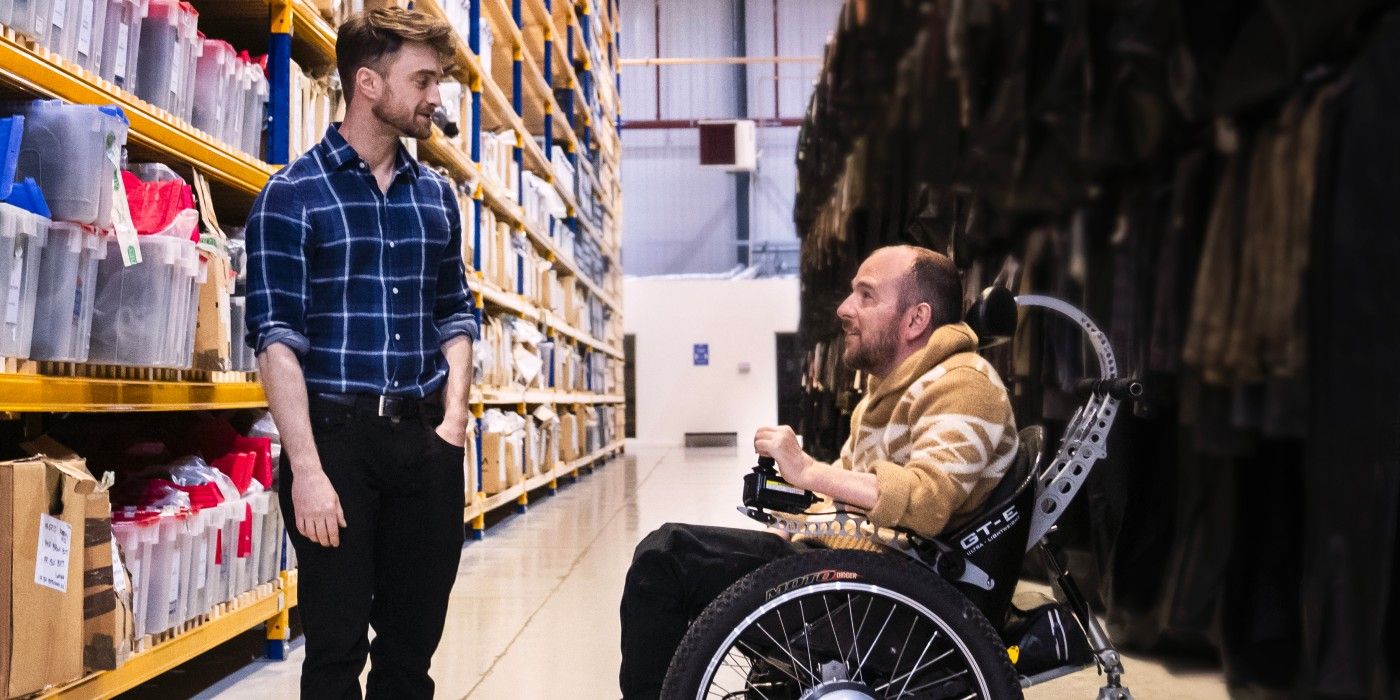 Daniel Radcliffe se reúne con su doble de Harry Potter en el inspirador tráiler de David Holmes: El niño que vivió