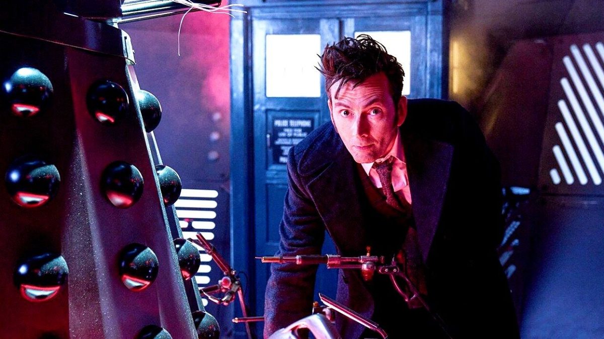 David Tennant juega con un Dalek en las nuevas imágenes de Doctor Who mientras se revela el regreso de los pre-especiales