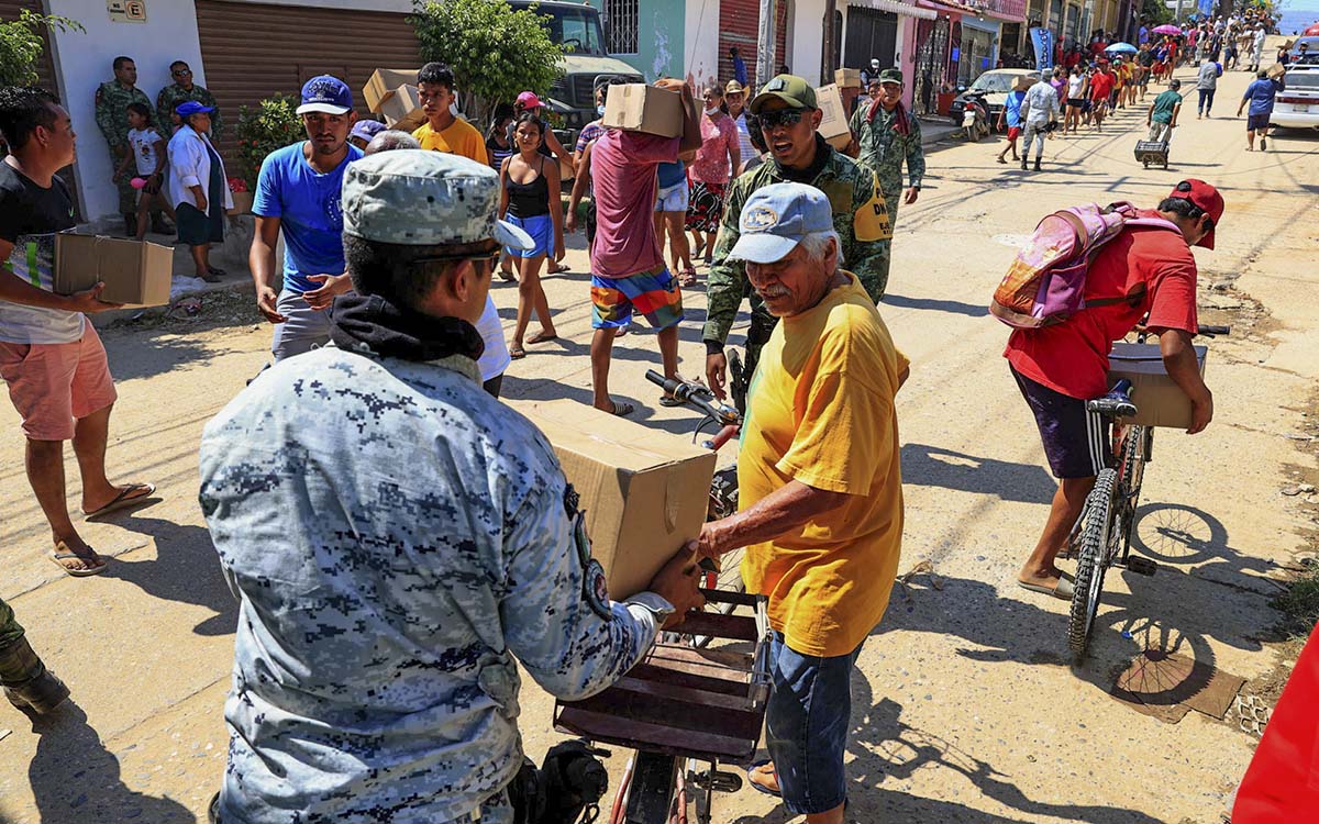 Despensas para damnificados por huracán Otis ‘hasta que sea necesario’: AMLO