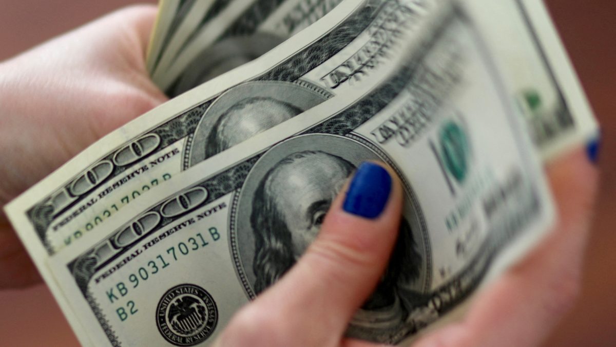 Dólar se encamina a una fuerte caída semanal