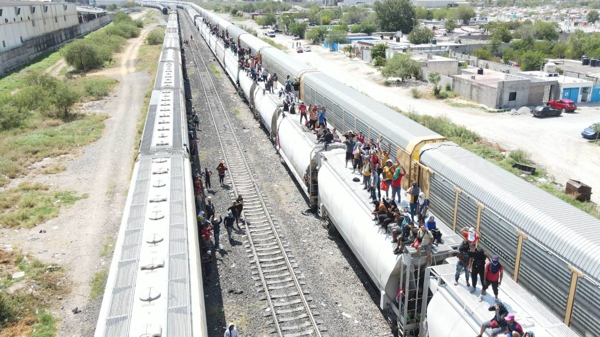 Dos empresas de trenes tienen 'posibilidad' de transportar pasajeros: AMLO tras decreto