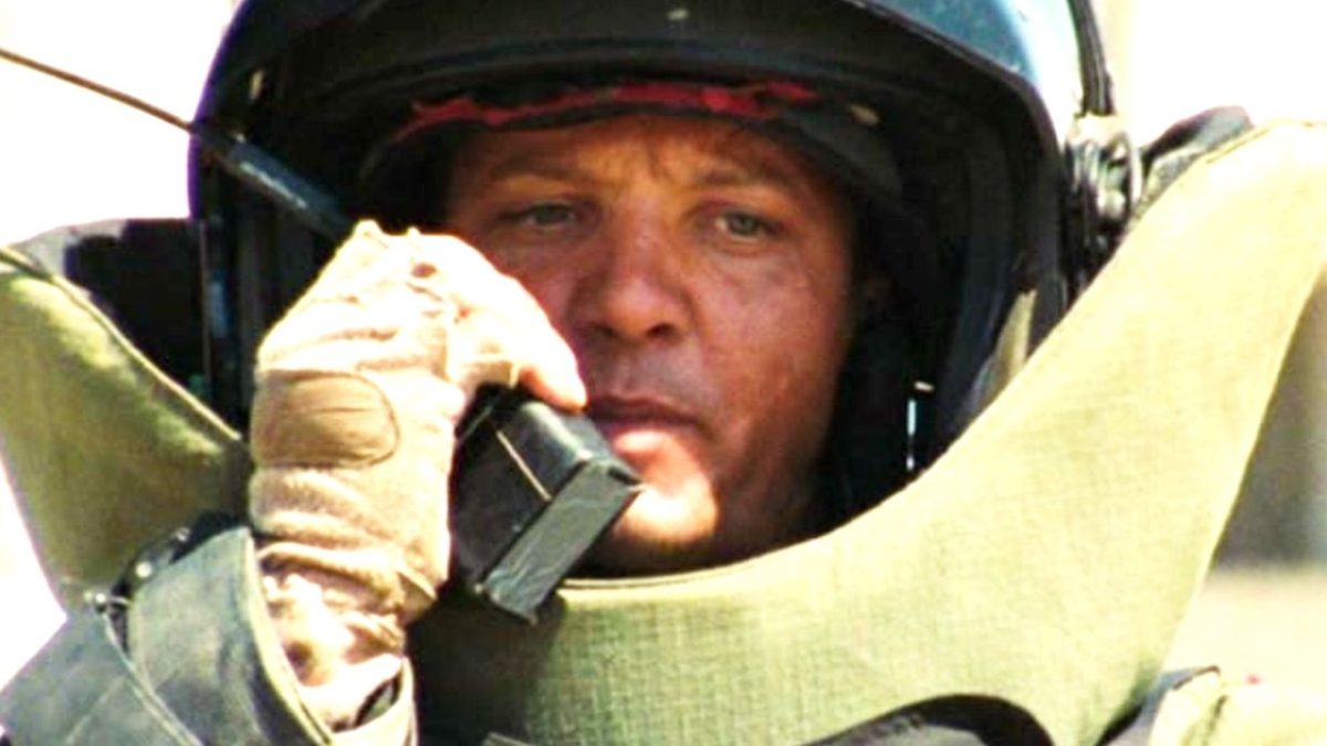 "Él obtiene un 1": la película de guerra ganadora del Oscar de Jeremy Renner burlada por un experto en bombas por básicamente todo