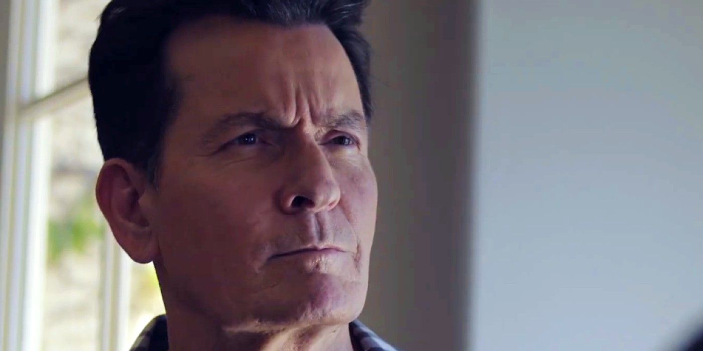 El regreso televisivo de Charlie Sheen con Chuck Lorre se revela en el tráiler de Bookie