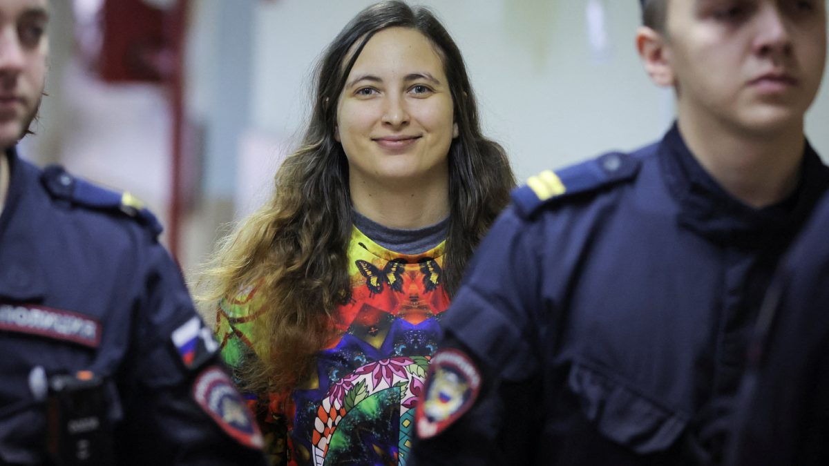 Fiscalía rusa pide ocho años de cárcel a una artista por protestar contra la guerra