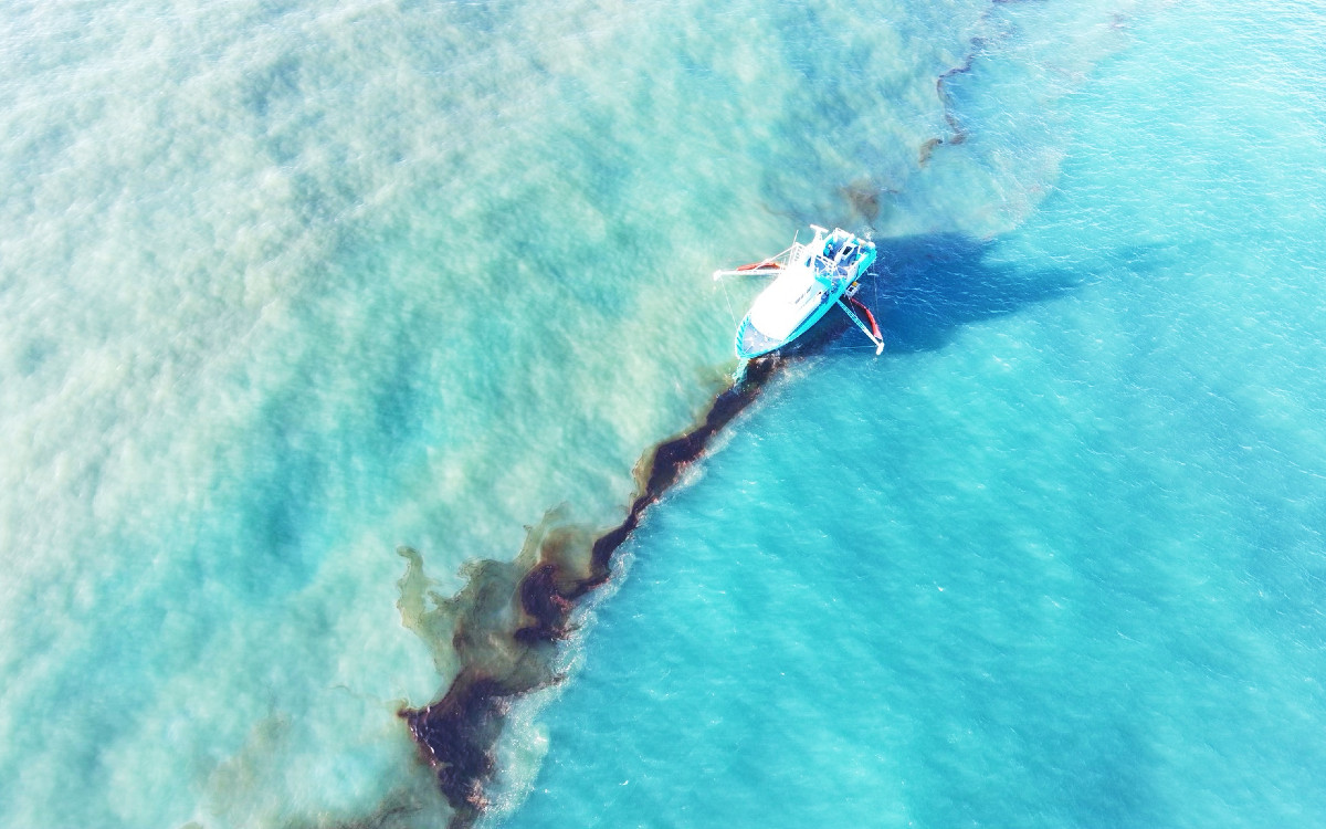 Fuga de crudo en Golfo de México frena producción de petroleras