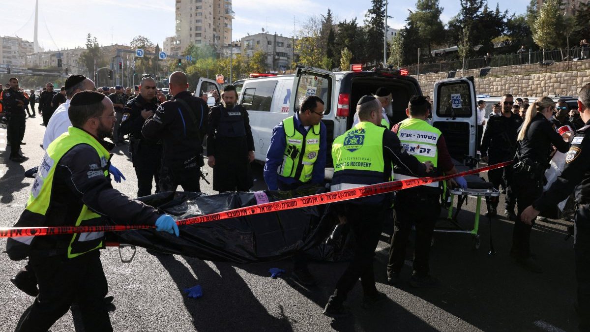 Hamás reclama autoría de ataque en Jerusalén; Israel 'expandirá entrega de armas a civiles'