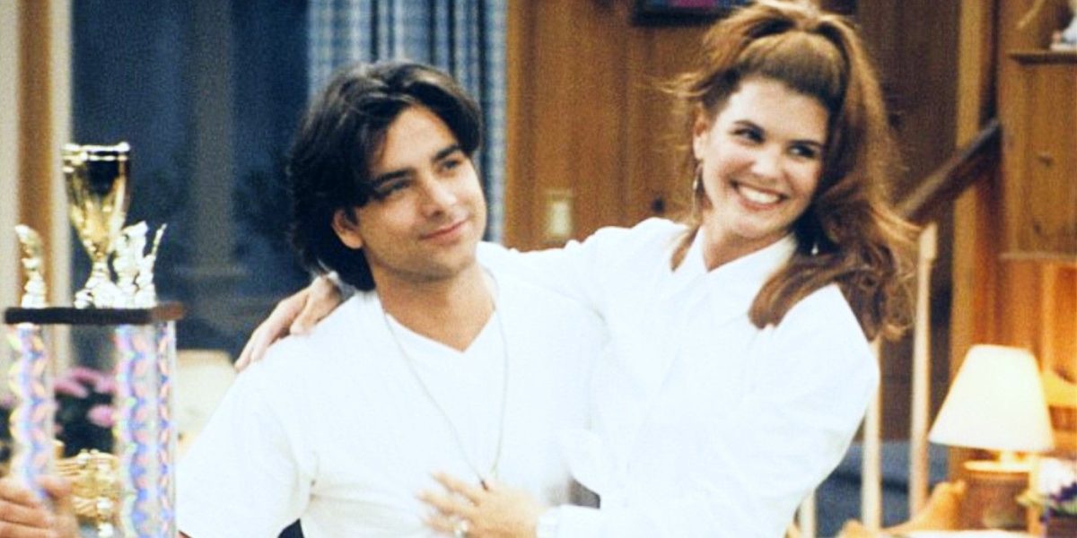 John Stamos y Lori Loughlin muestran su química completa en una nueva reunión de TikTok
