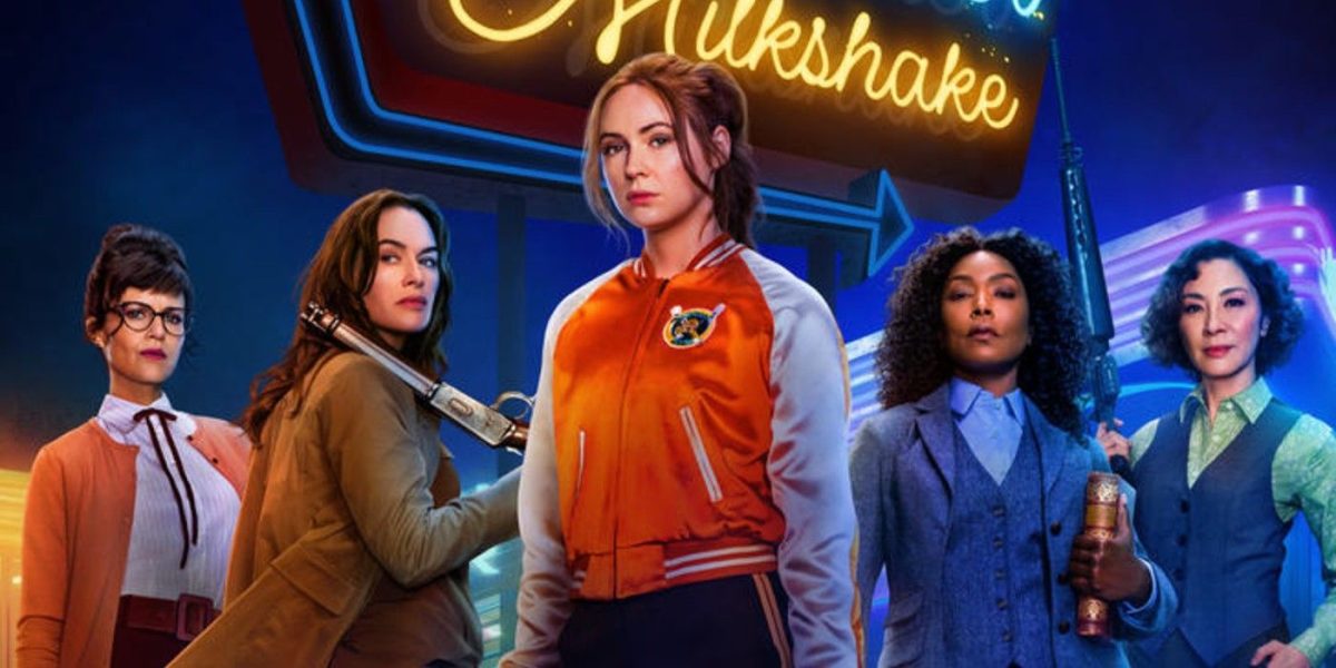 Karen Gillan empuña una mochila a prueba de espadas en el tráiler de Gunpowder Milkshake