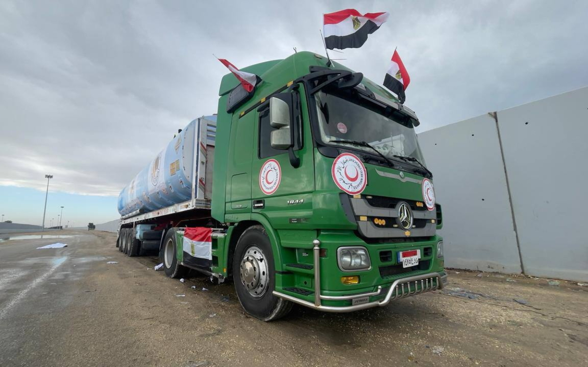 Llega a Gaza el primer suministro de combustible desde el inicio de la guerra