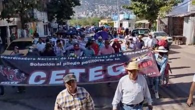 Maestros irrumpen en CRIT y frustran visita de AMLO