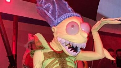 Marge Simpson se cruza con un xenomorfo alienígena en un extraño cosplay