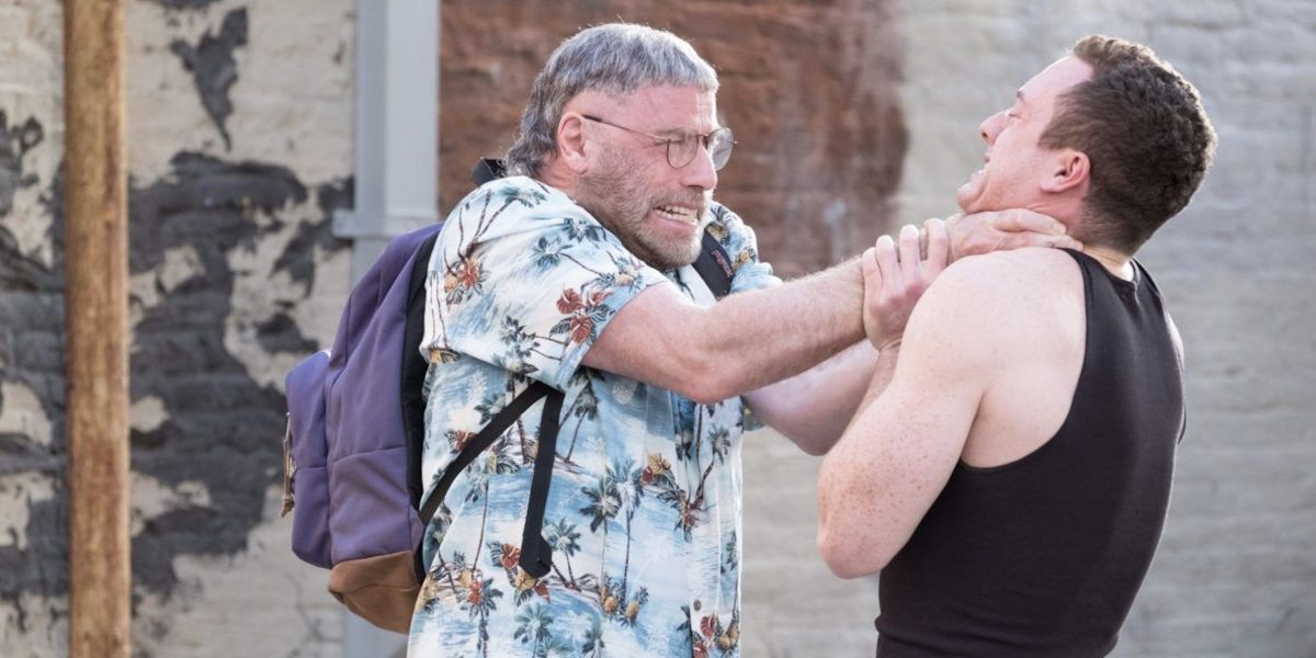 Mira a John Travolta convertirse en un acosador loco en la nueva película de terror de Fred Durst