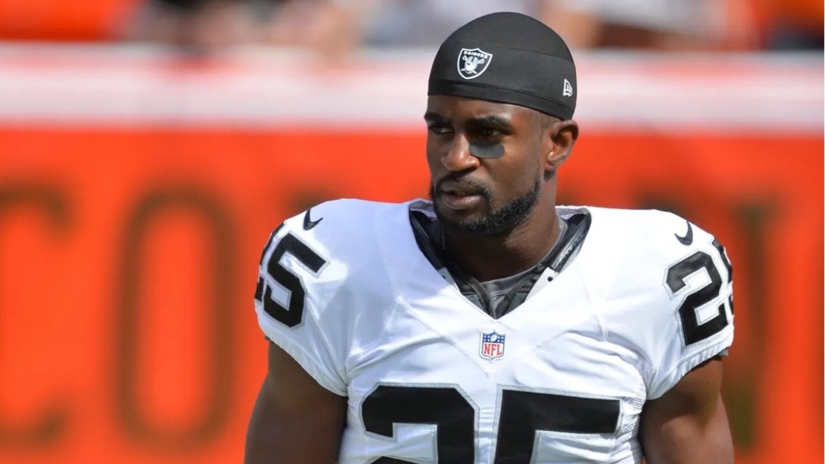 Muere Derek Hayden, exdefensivo de los Raiders, en accidente de auto a los 33 años