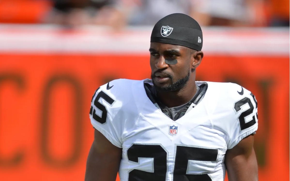 Muere Derek Hayden, exdefensivo de los Raiders, en accidente de auto a los 33 años