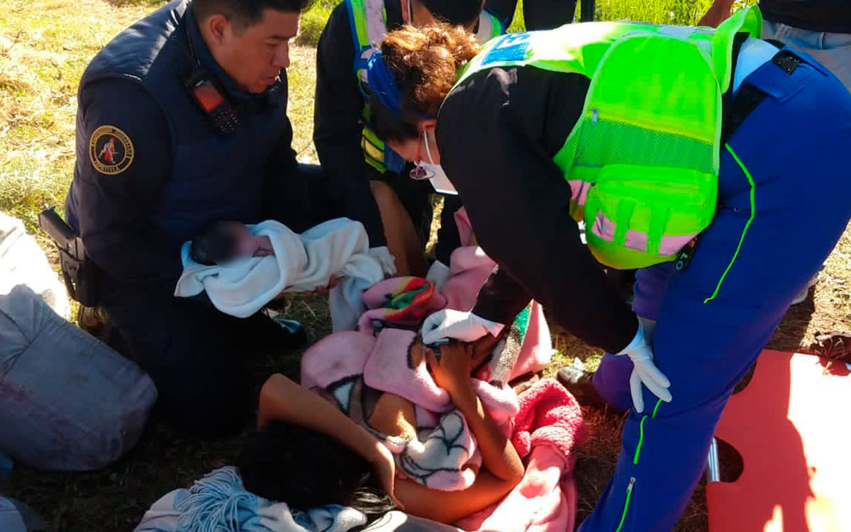 Mujer entra en labor de parto en canales de Xochimilco