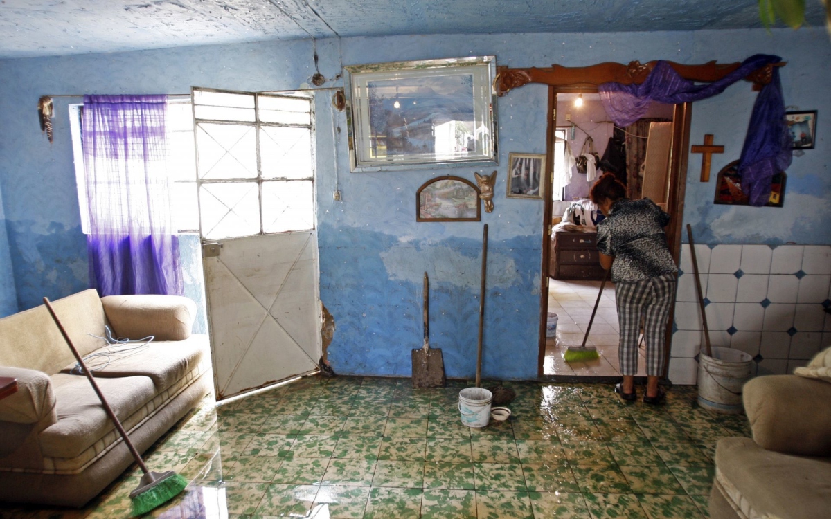 Mujeres destinan tres veces más horas y valor económico a labores domesticas que hombres