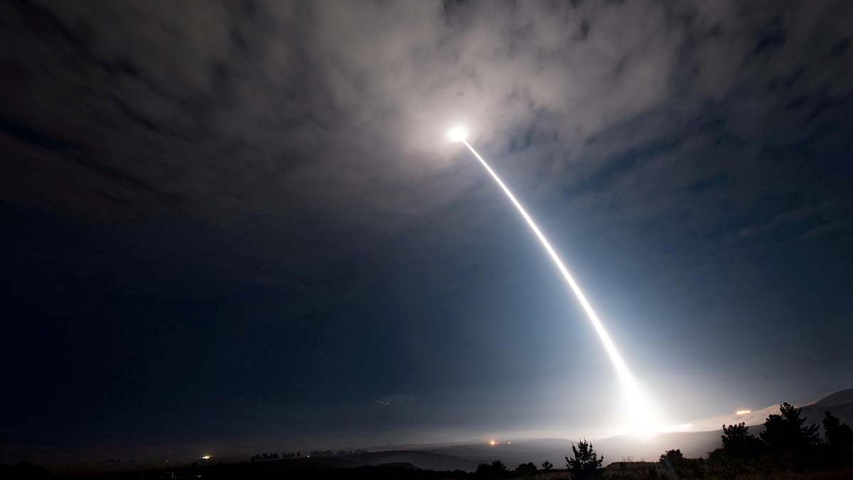 Nueve muertos en bombardeo de EU contra presunta instalación de la Guardia Revolucionaria de Irán
