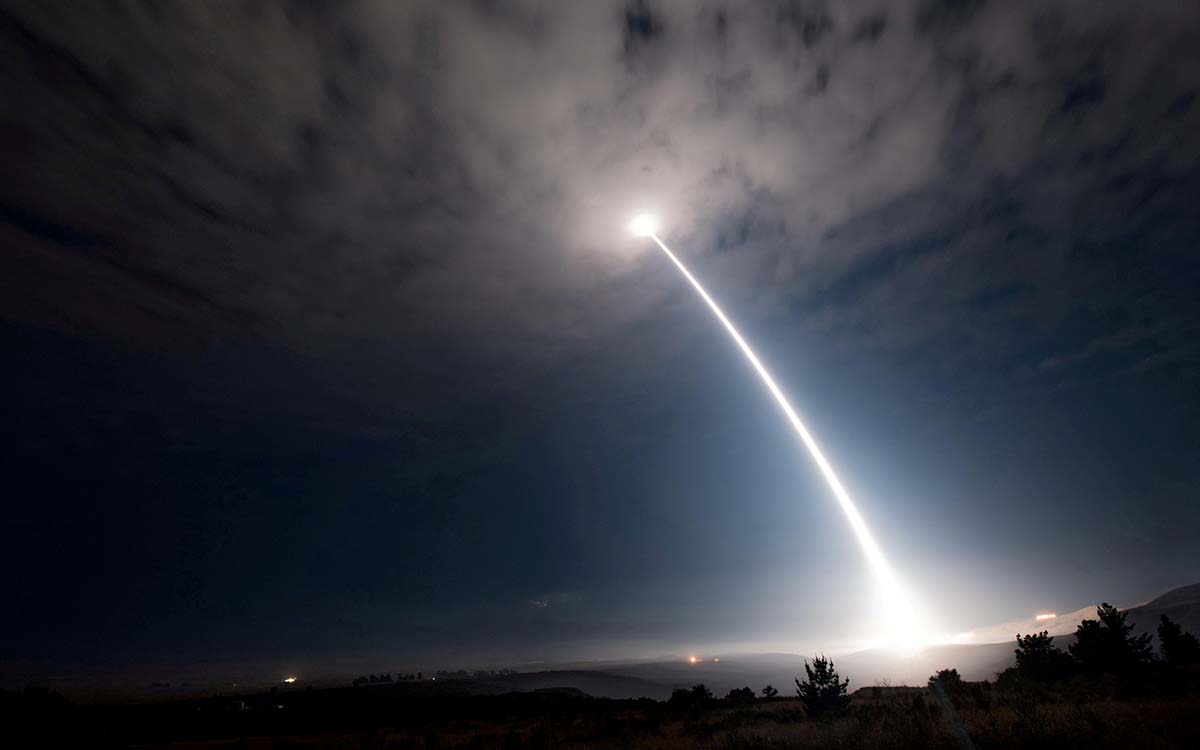 Nueve muertos en bombardeo de EU contra presunta instalación de la Guardia Revolucionaria de Irán