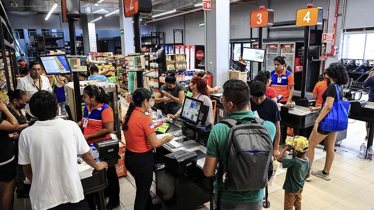 'Otis': Largas filas en Acapulco tras la reapertura de los supermercados